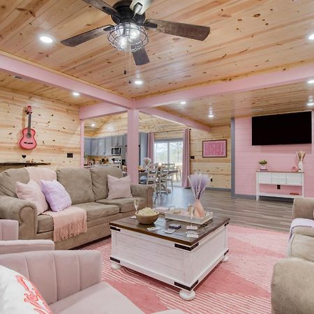 Pink Pines Avantstay Luxury Aesthetic Dream Home Indoor Pool Hot Tub Pigeon Forge Exterior photo