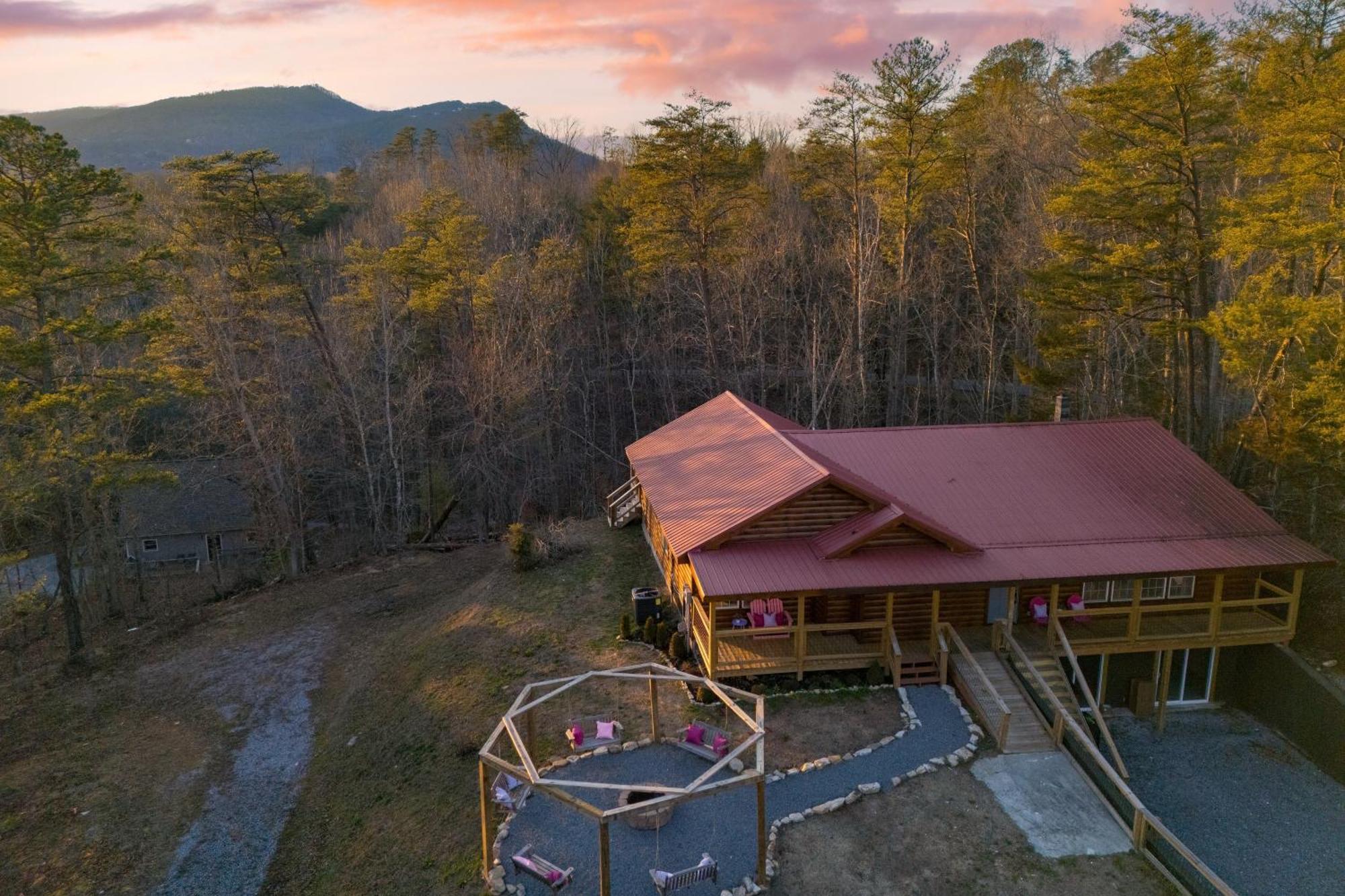 Pink Pines Avantstay Luxury Aesthetic Dream Home Indoor Pool Hot Tub Pigeon Forge Exterior photo